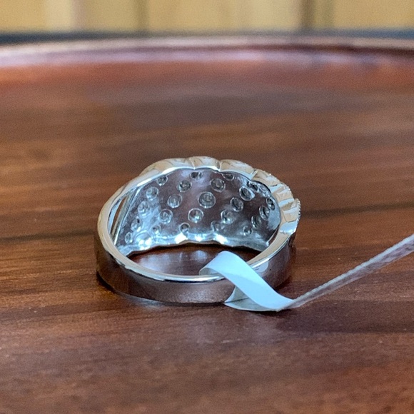 NWT Sterling Silver Diamond Ring Size 9 - Picture 3 of 8